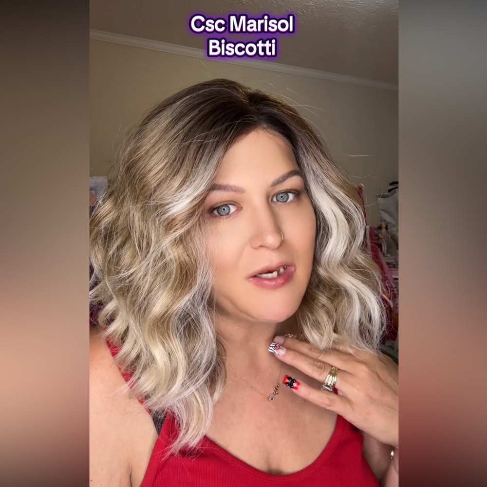 Csc Marisol Biscotti Blonde Wavy Wig